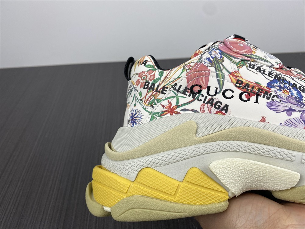 Ba*len*cia*ga triple s