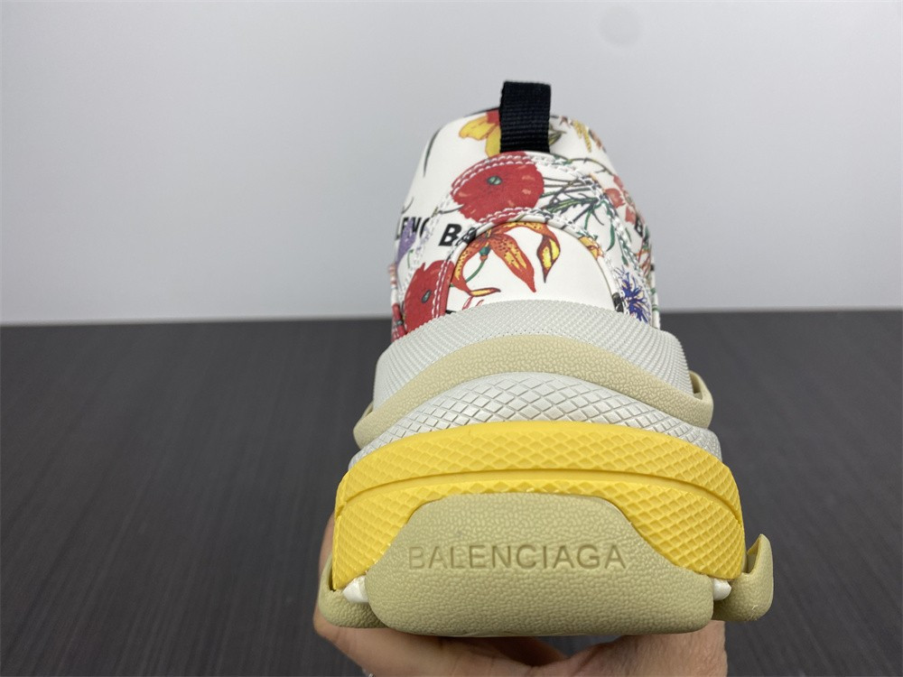 Ba*len*cia*ga triple s