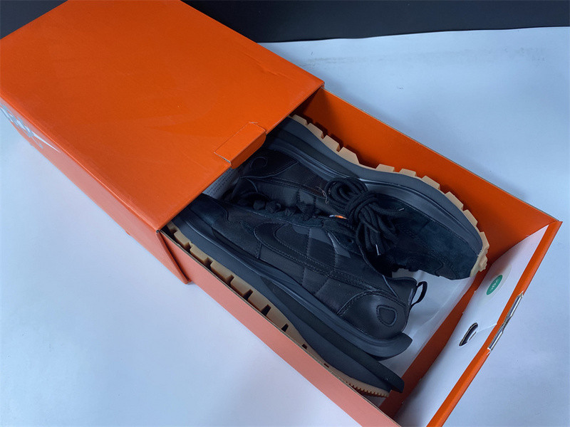 sacai x nike vaporwaffle dd1875-001