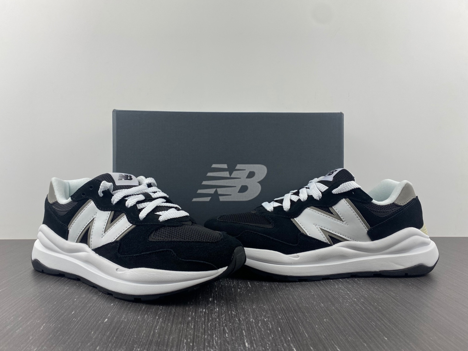 new Ba1an*e 57/40 team black - m5740cb