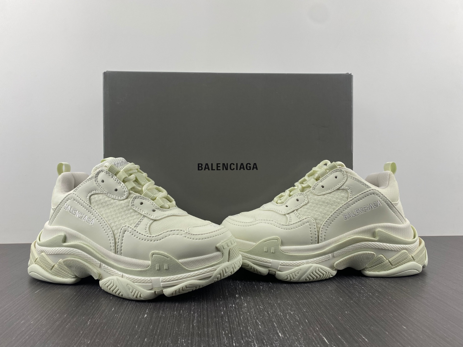 Ba*len*cia*ga triple s