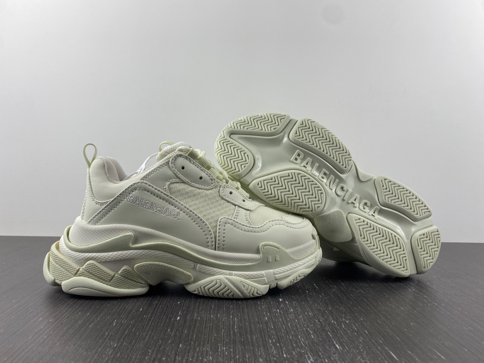 Ba*len*cia*ga triple s