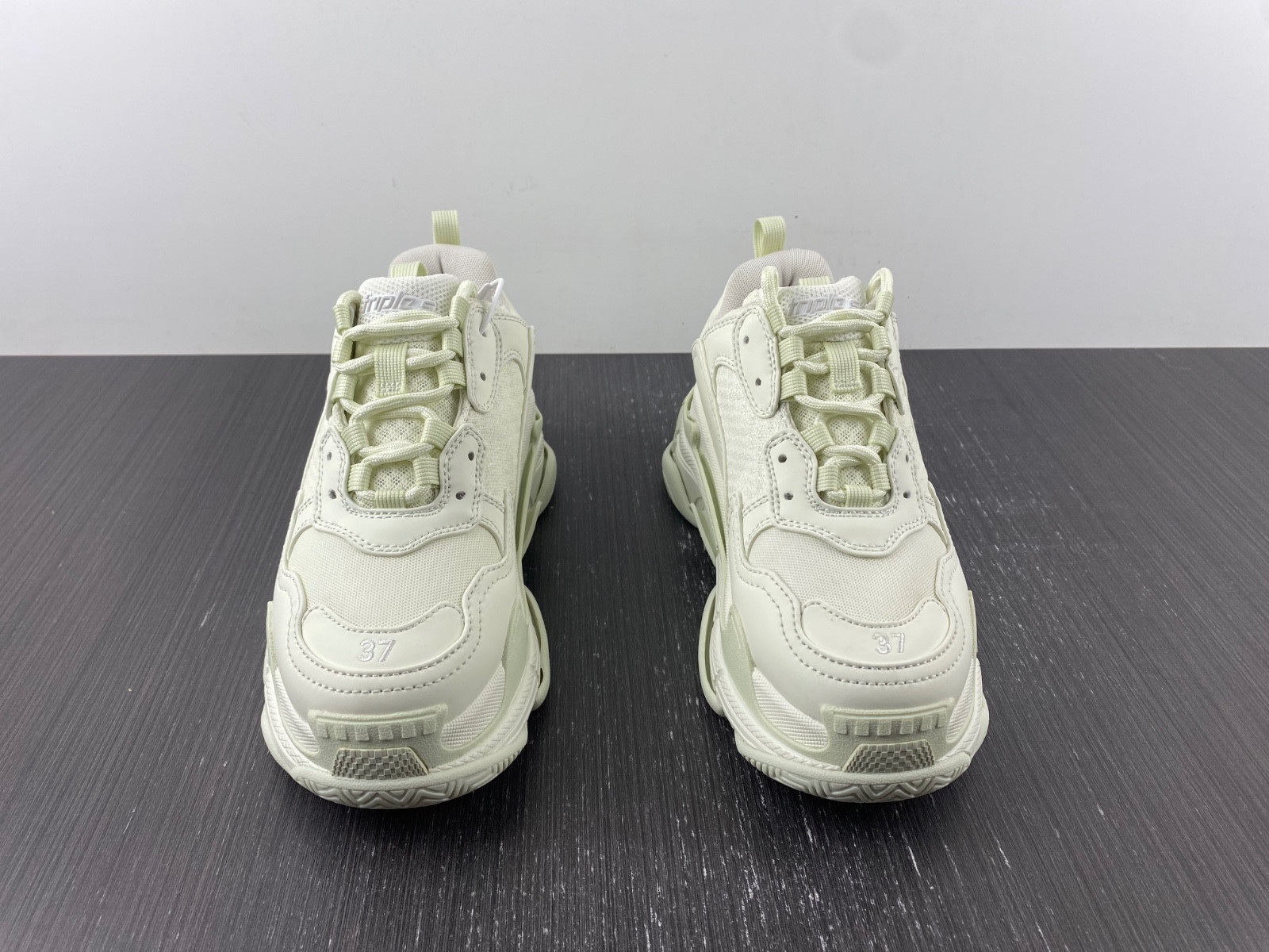 Ba*len*cia*ga triple s