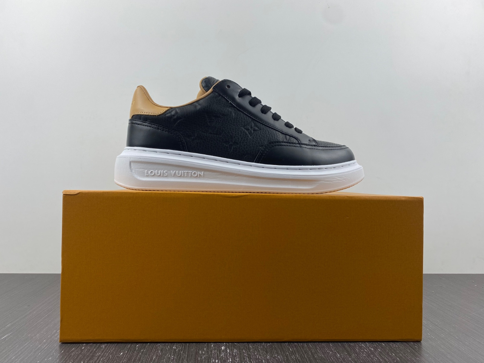 lwe sneaker