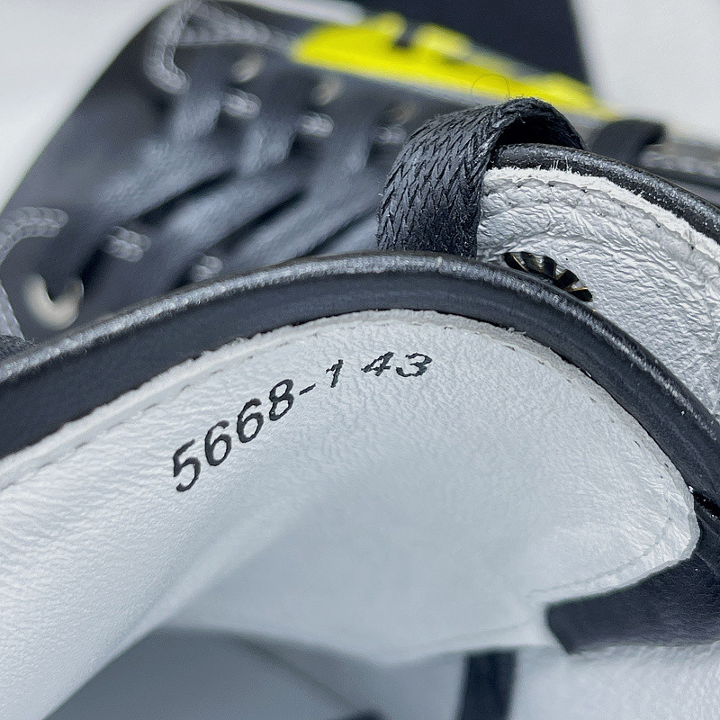 bubery sneakers