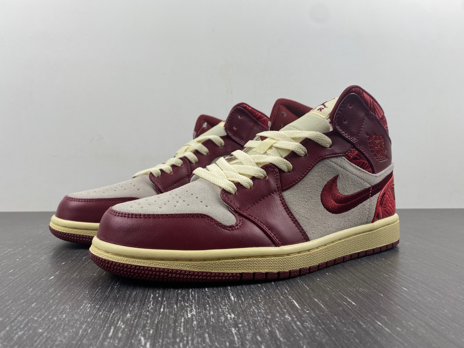 air jordan 1 mid "tiki leaf" dz2820-601