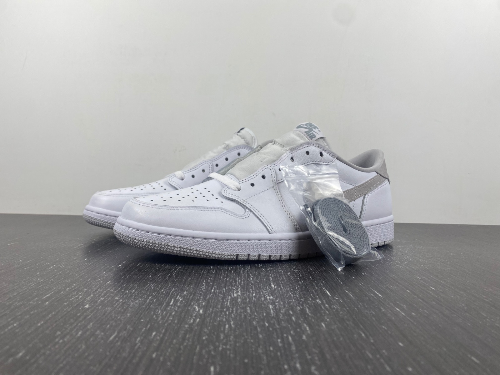 jordan mens air jordan 1 low og cz0790 100