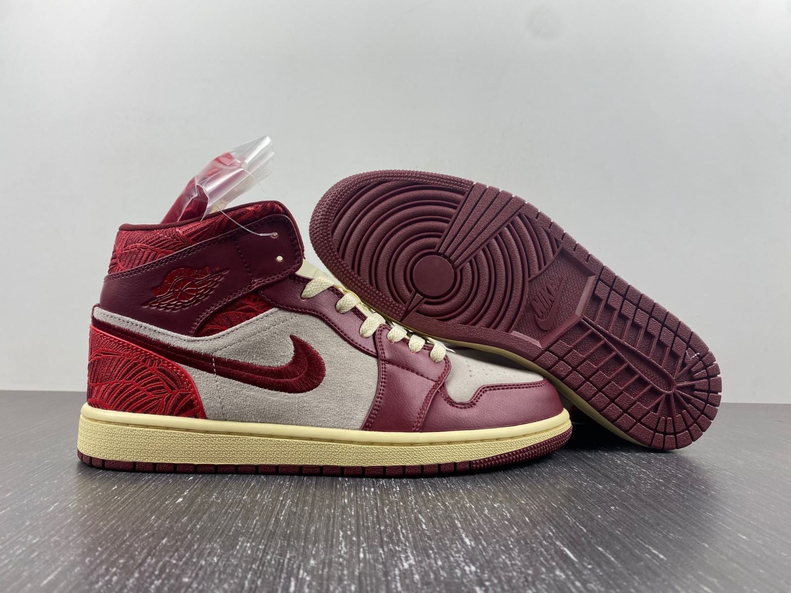 air jordan 1 mid "tiki leaf" dz2820-601