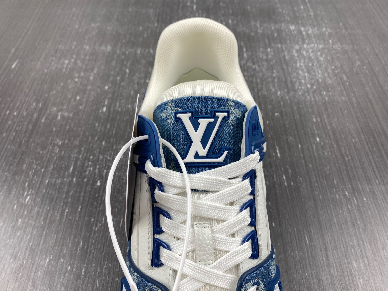 lwe sneaker