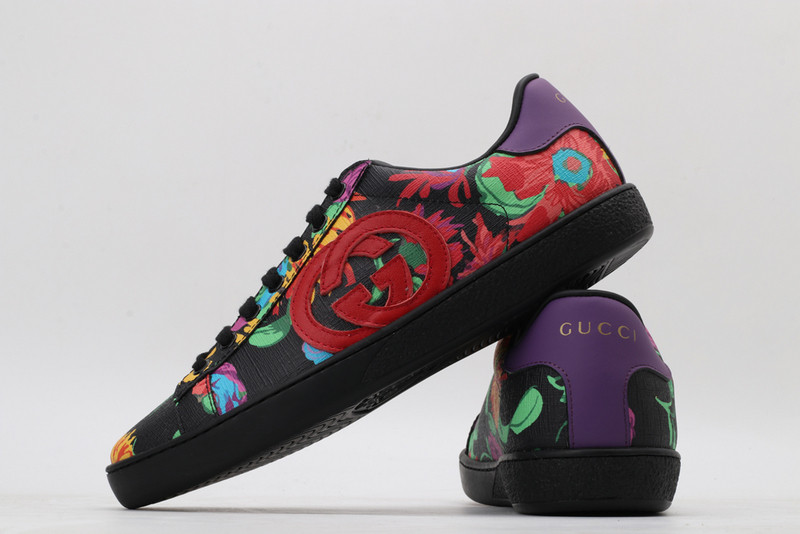 G*u*i sneaker