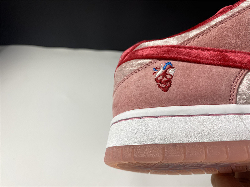 strangelove x dunk low sb 