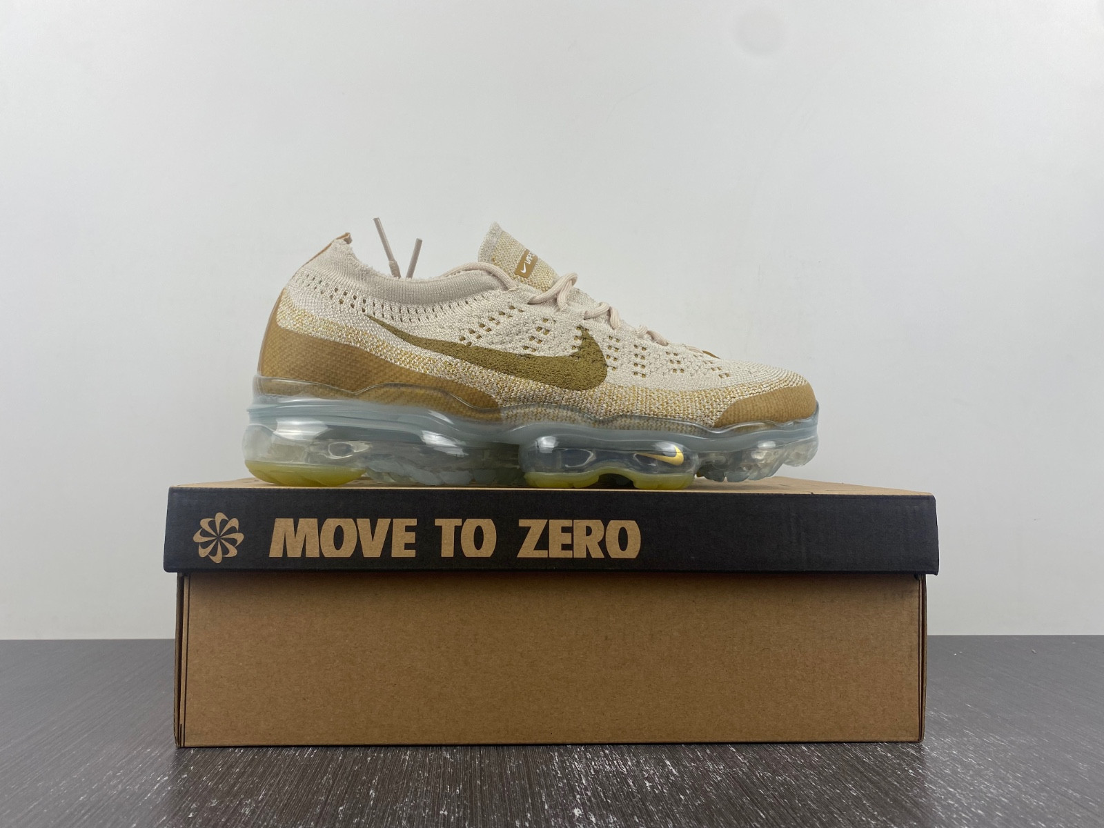 nike air vapormax 2023 flyknit tan dv1678-100