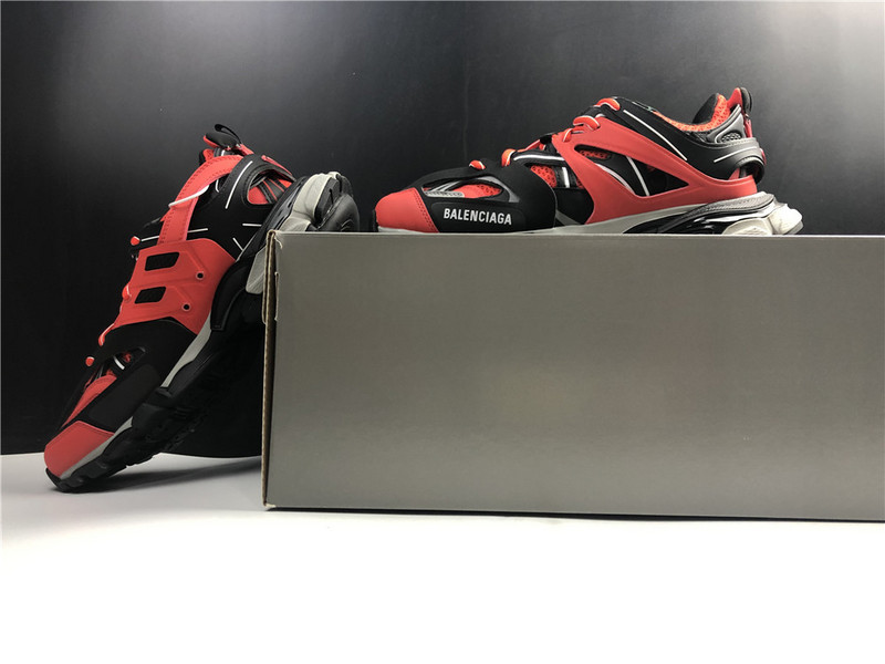 Ba*len*cia*ga track red with black