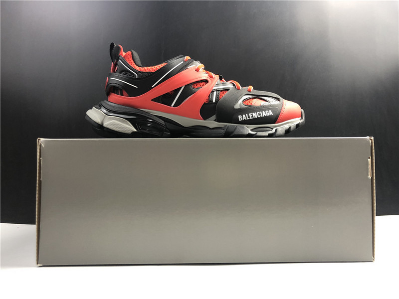 Ba*len*cia*ga track red with black