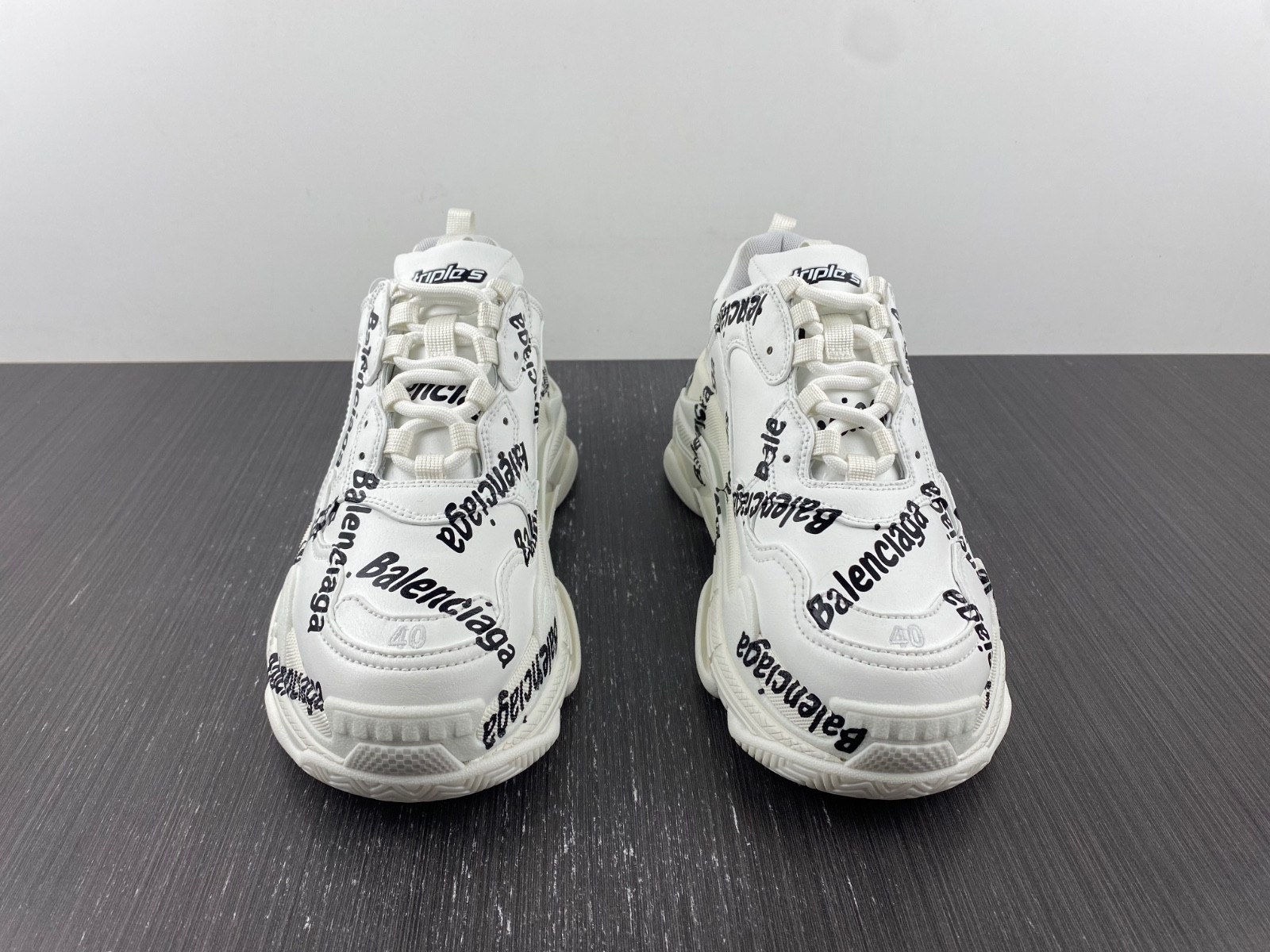 Ba*len*cia*ga triple s