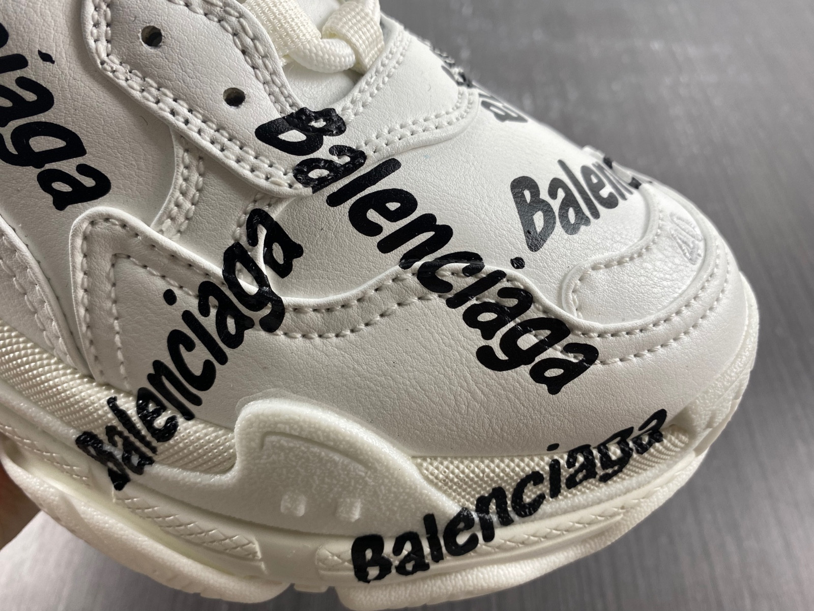 Ba*len*cia*ga triple s