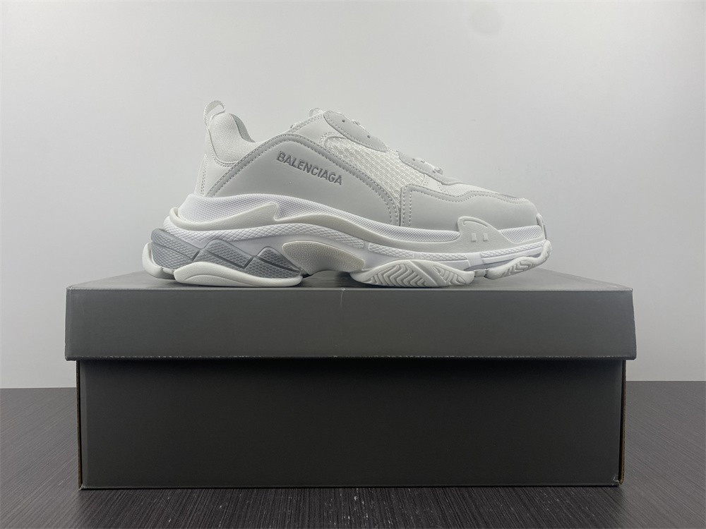Ba*len*cia*ga triple s