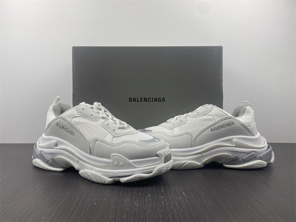 Ba*len*cia*ga triple s