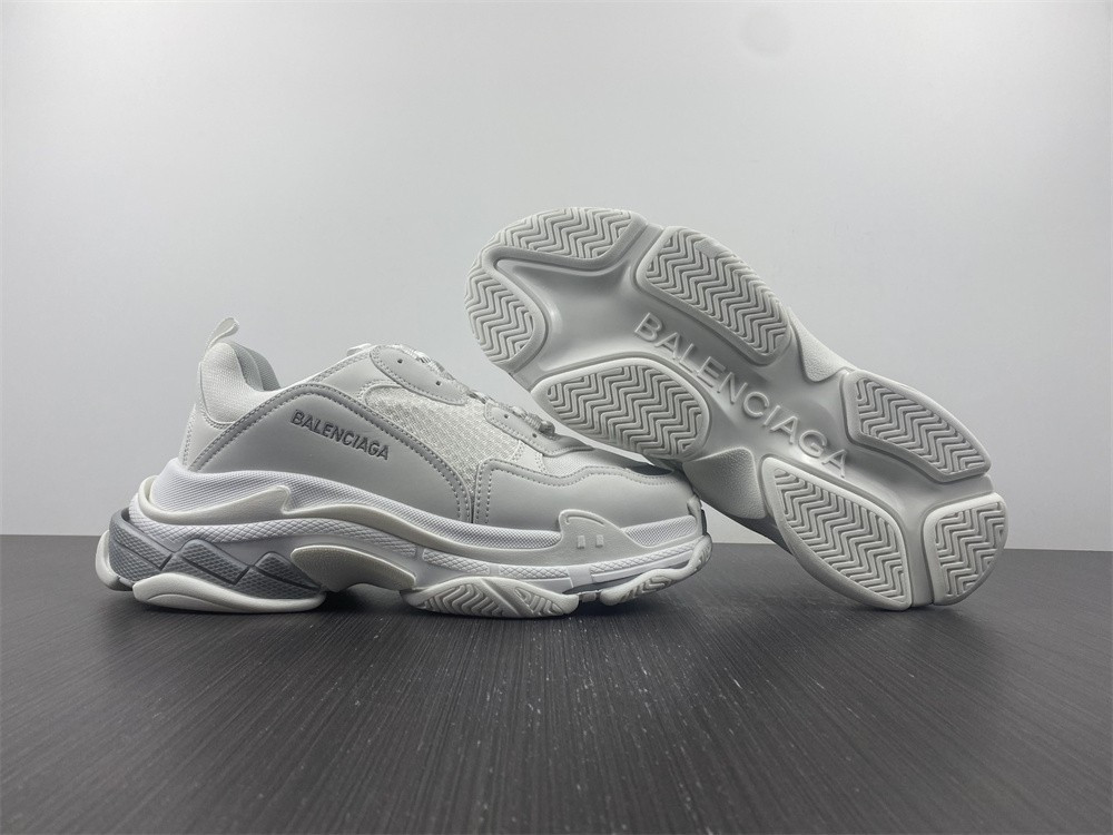 Ba*len*cia*ga triple s