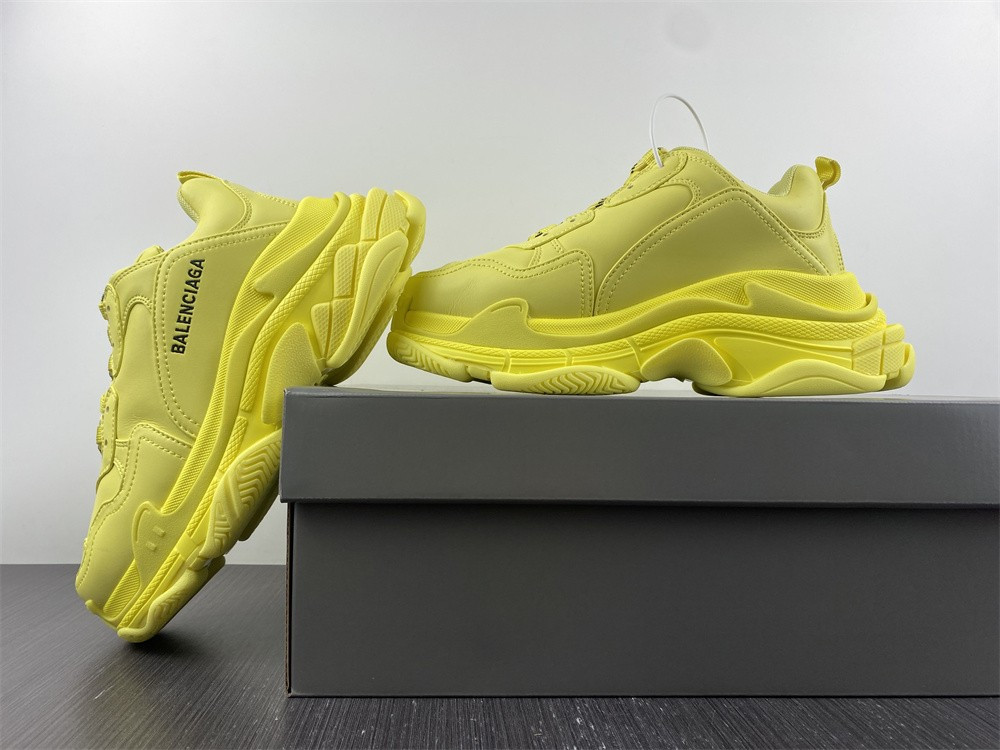 Ba*len*cia*ga triple s