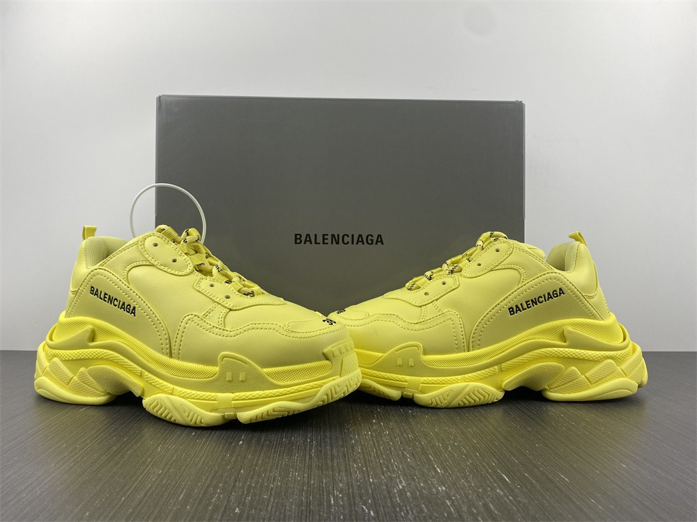 Ba*len*cia*ga triple s
