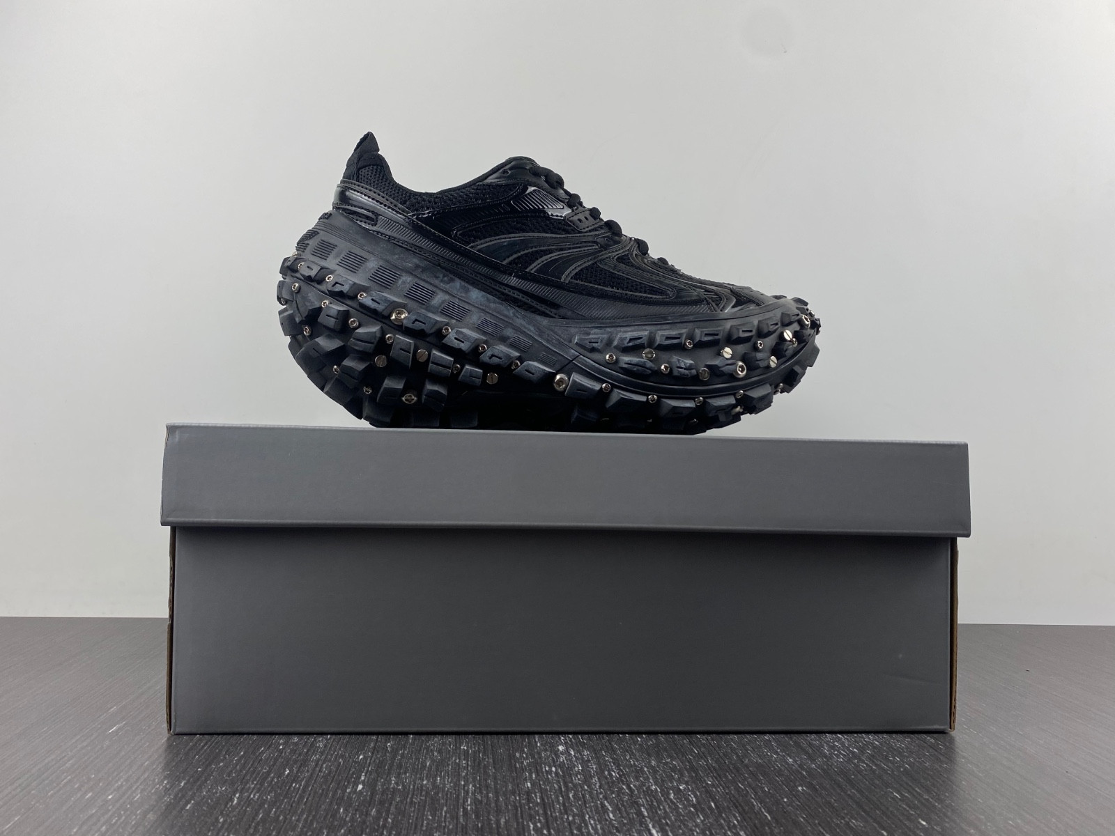 Ba*len*cia*ga defender sneaker