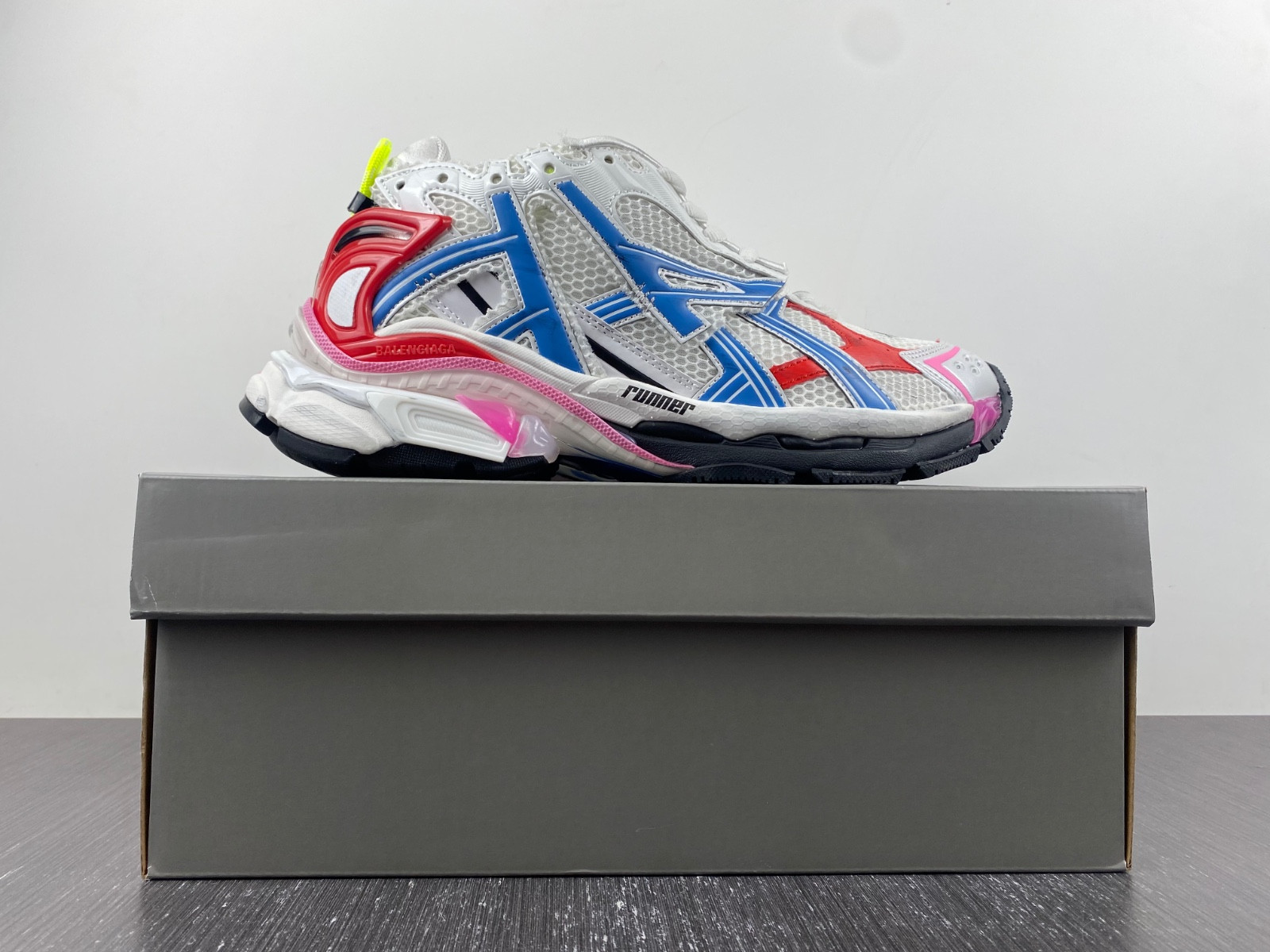 Ba*len*cia*ga runner sneaker
