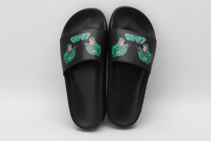 G*u*i slides all black with green tiger