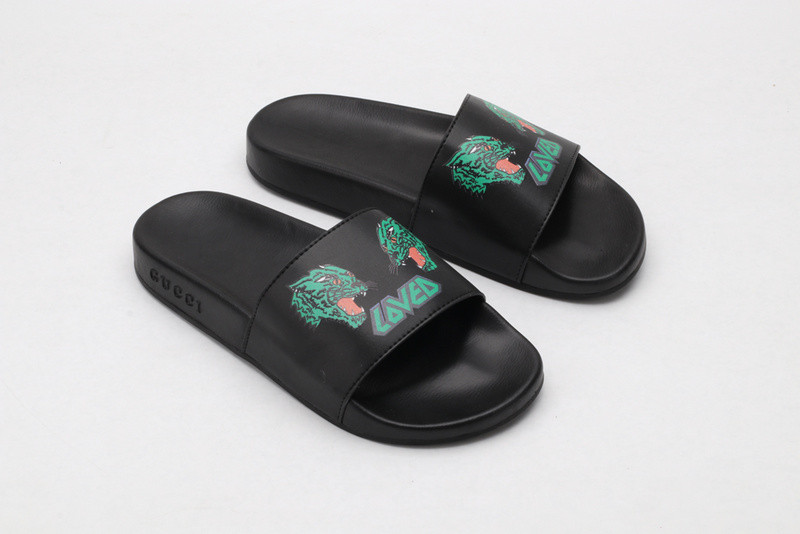G*u*i slides all black with green tiger