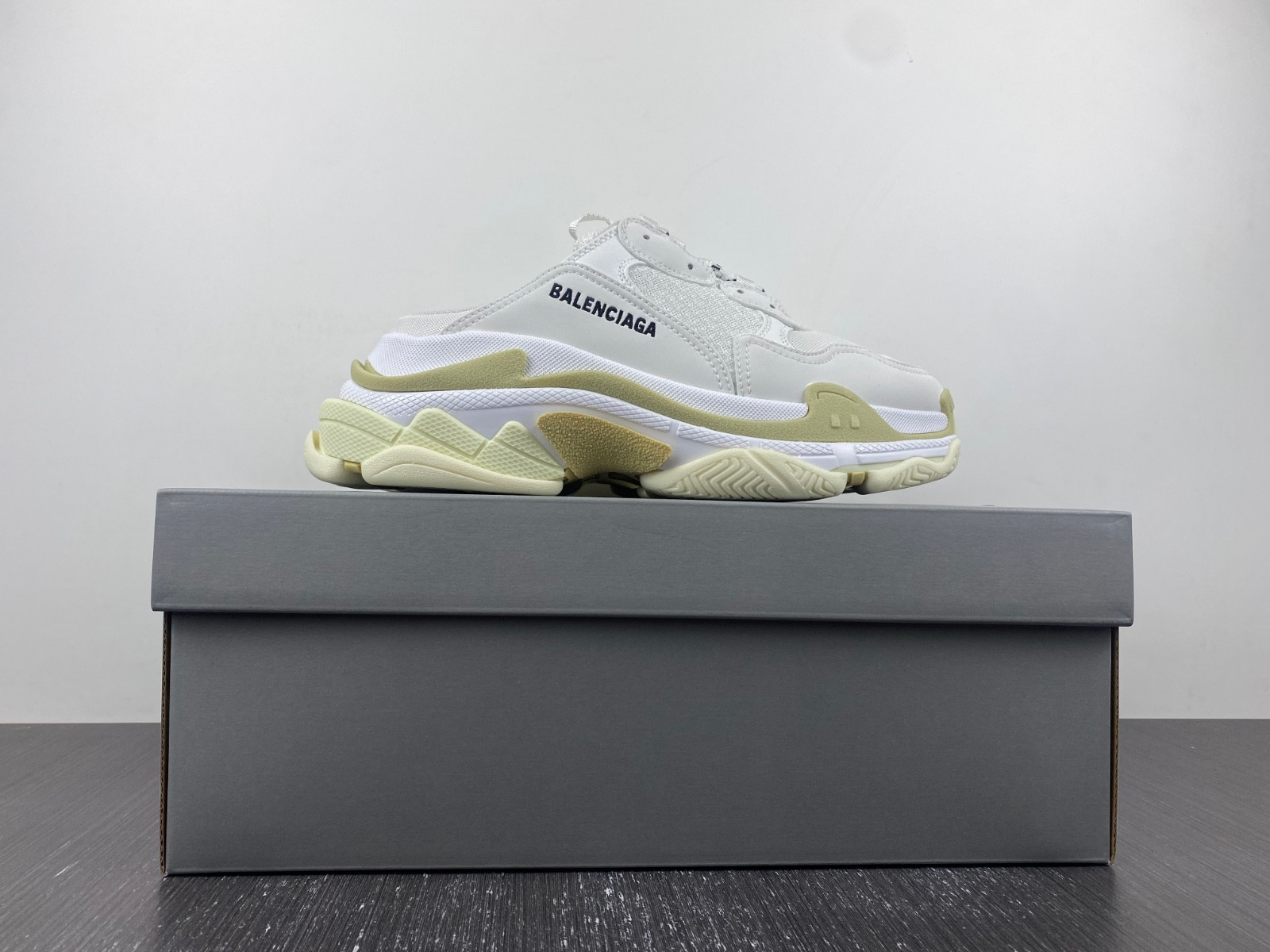 Ba*len*cia*ga triple s
