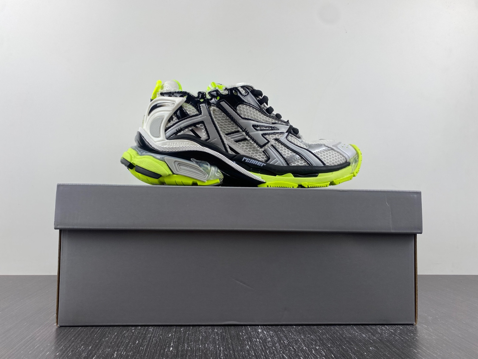 Ba*len*cia*ga runner sneaker