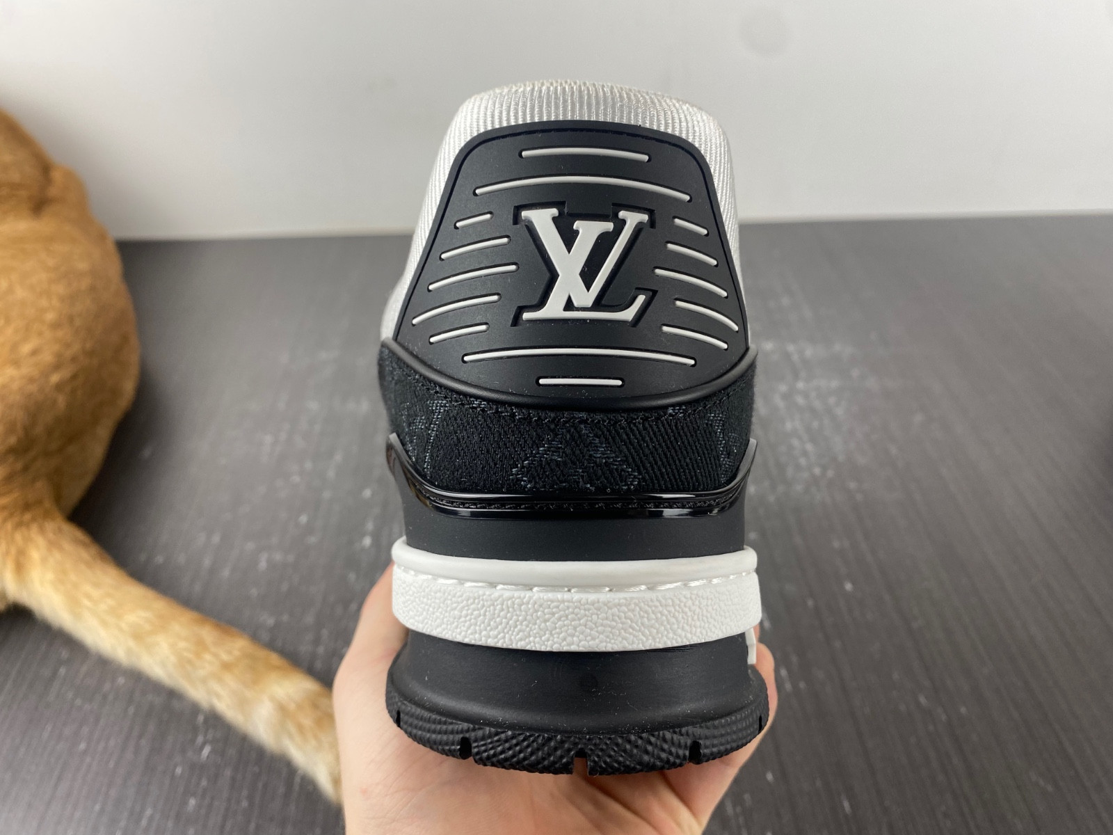 lwe sneaker