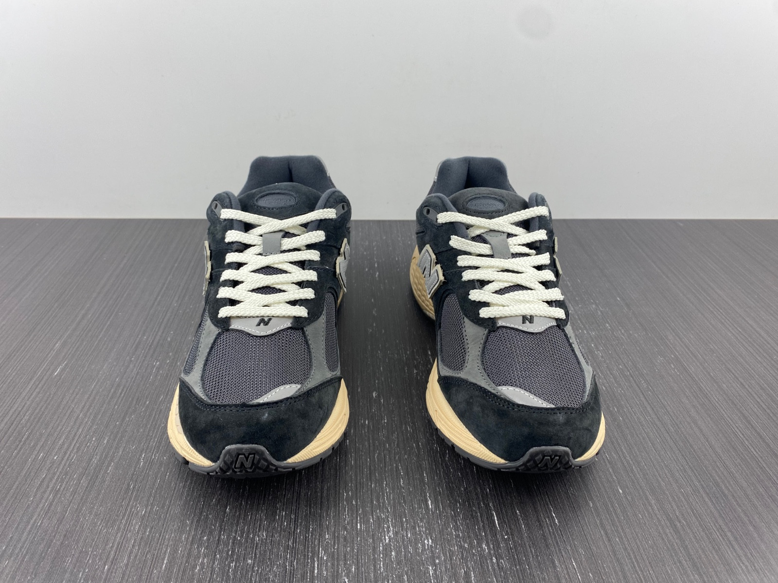 new Ba1an*e 2002r black dark grey - m2002rho