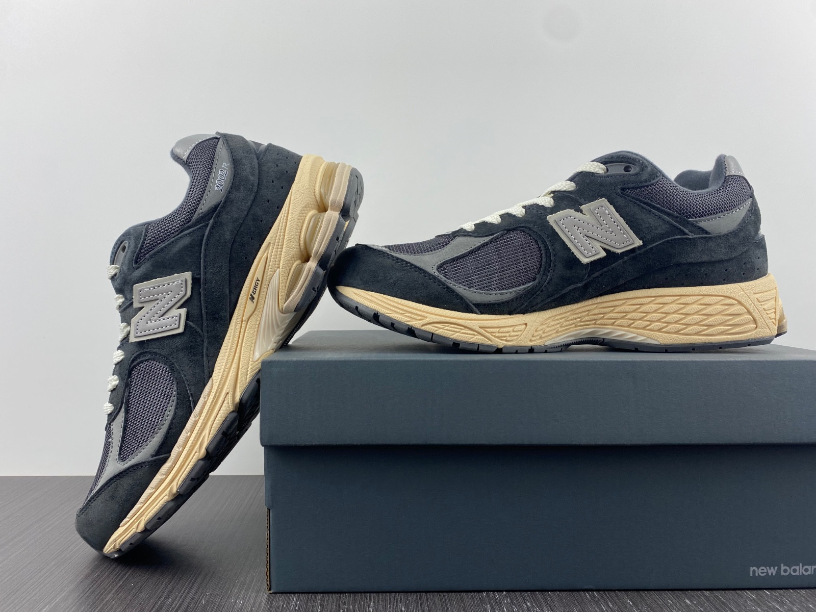 new Ba1an*e 2002r black dark grey - m2002rho
