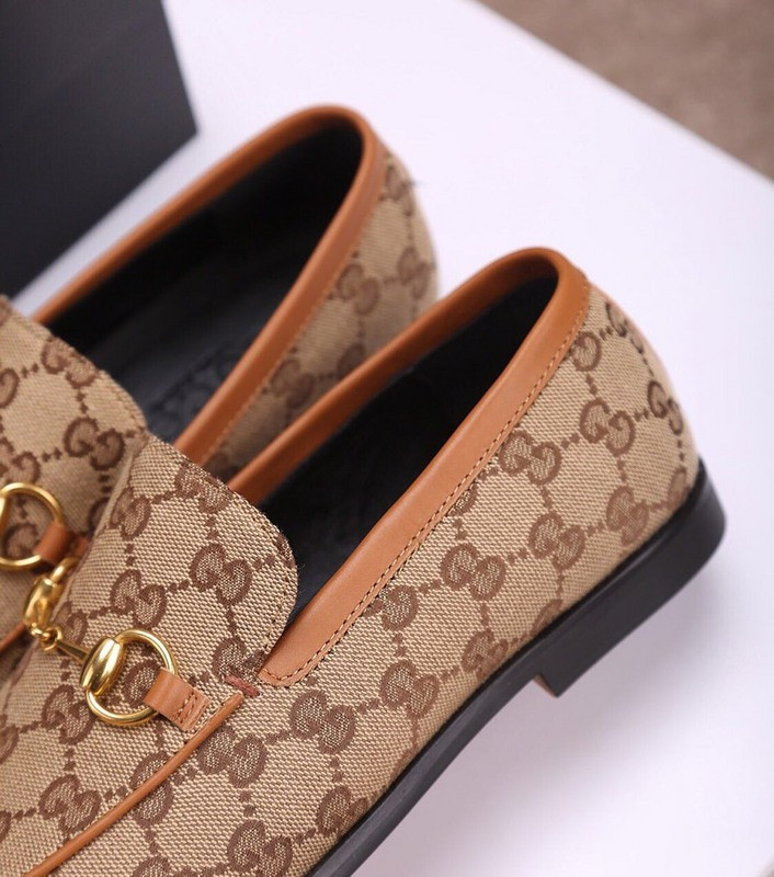 G*u*i leather shoes