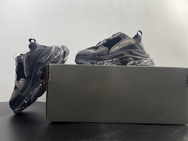 Ba*len*cia*ga triple s black sneaker