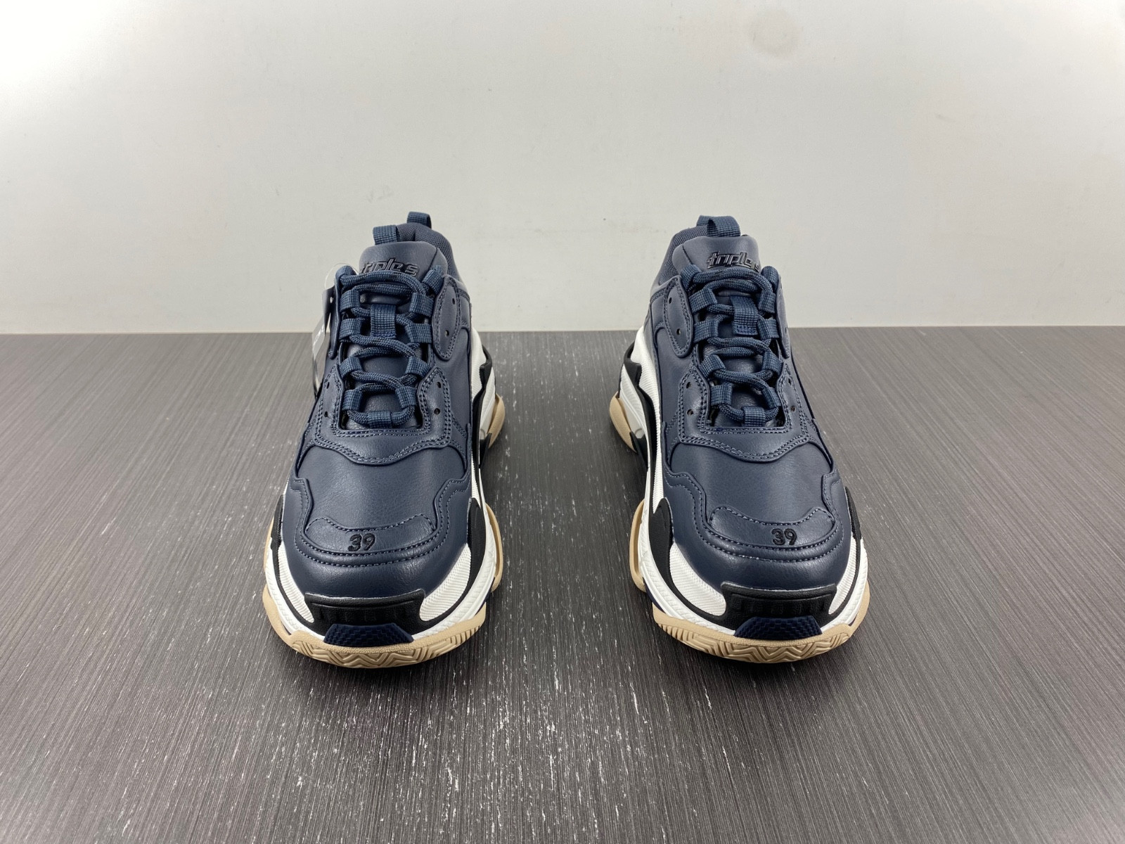 Ba*len*cia*ga triple s