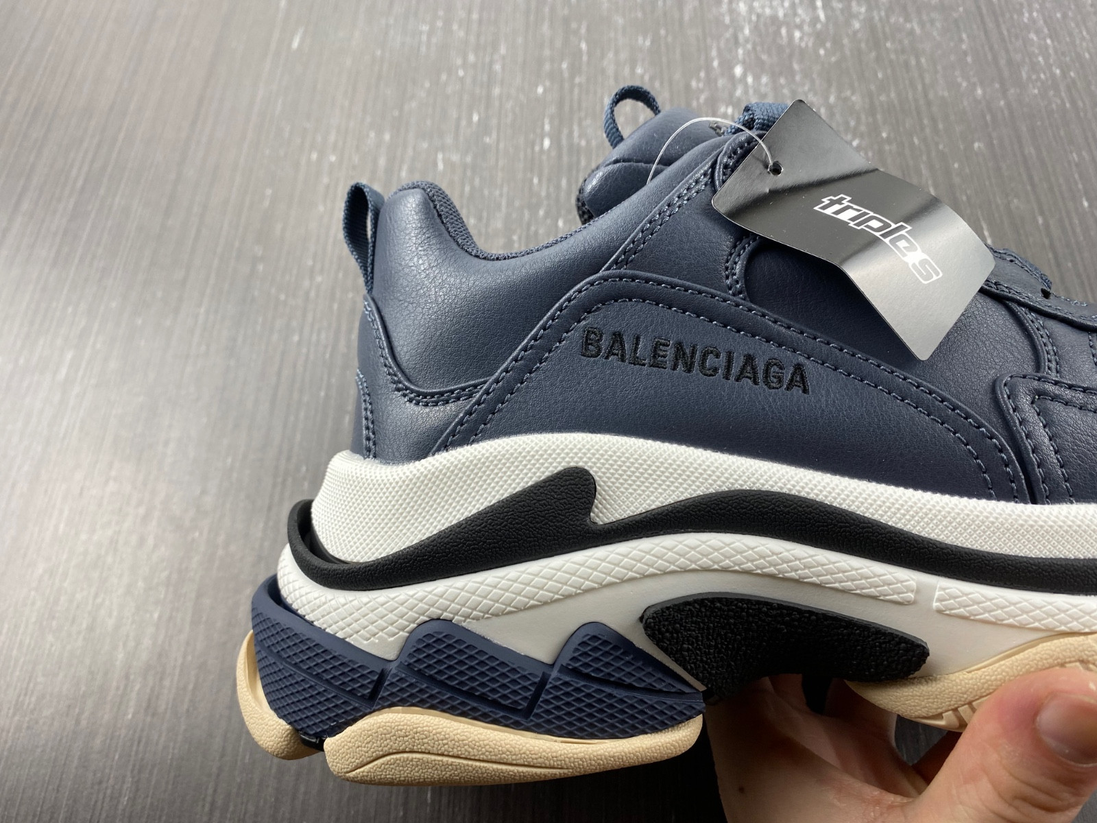 Ba*len*cia*ga triple s