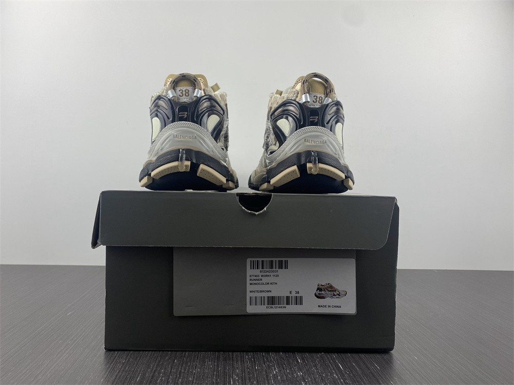 Ba*len*cia*ga runner sneaker
