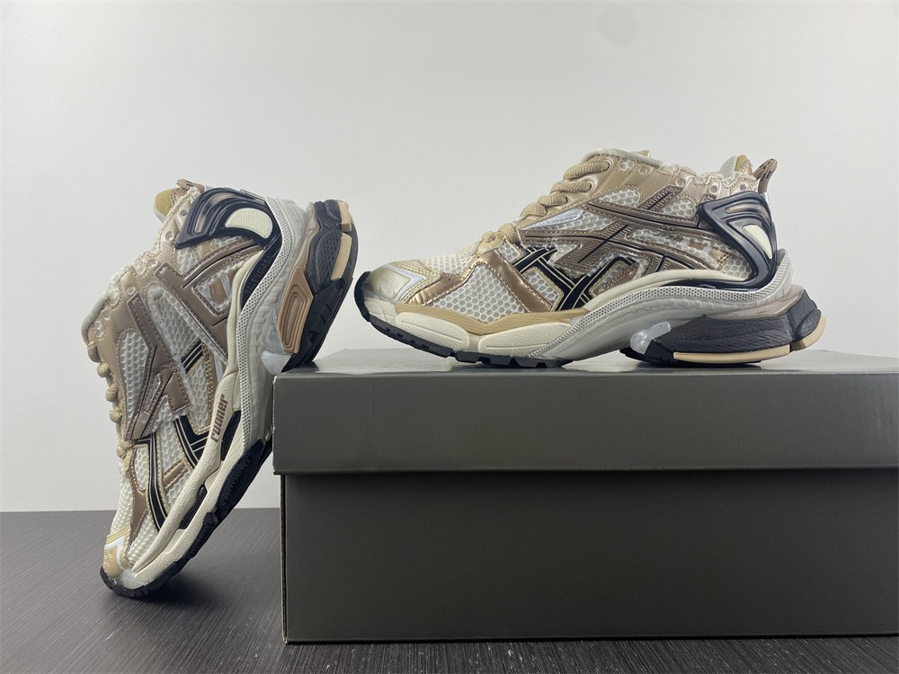 Ba*len*cia*ga runner sneaker