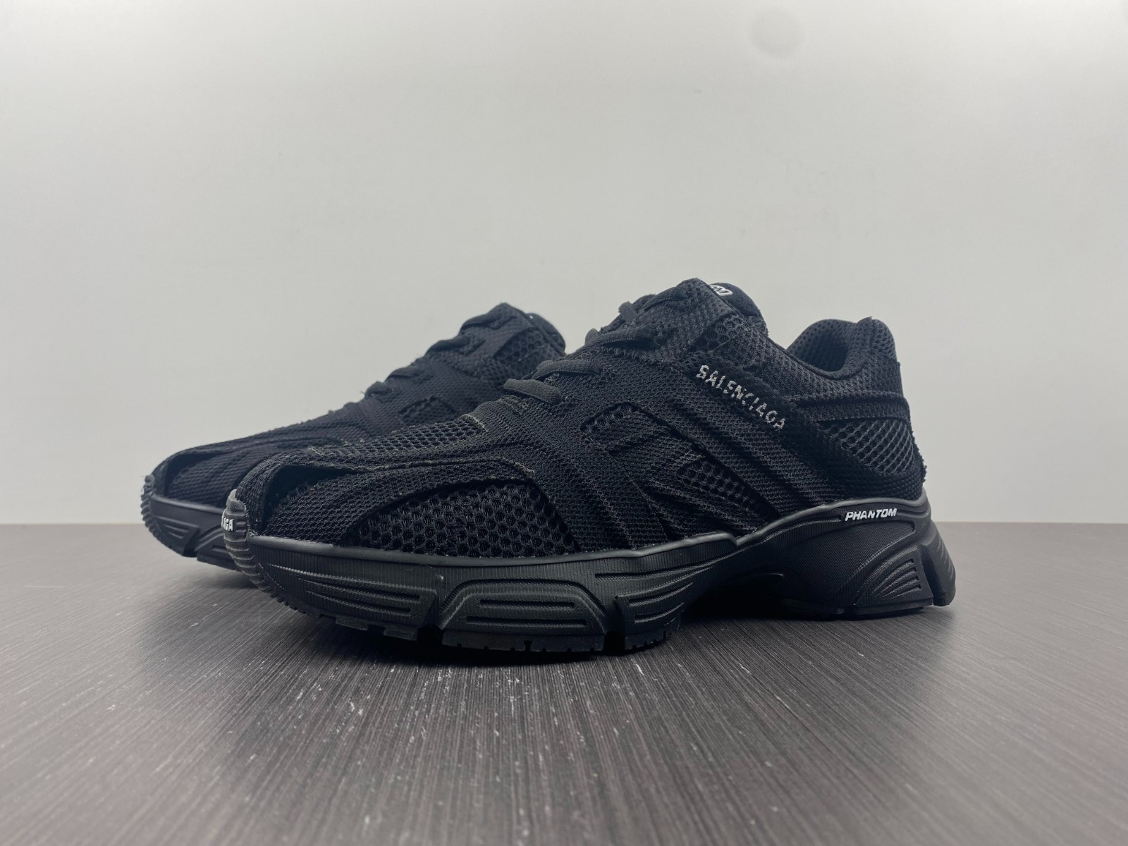 ba*len*cia*ga men''s phanT0m sneaker in black 678869w2e921000