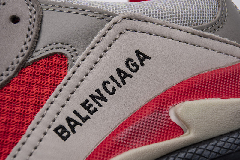 Ba*len*cia*ga triple s