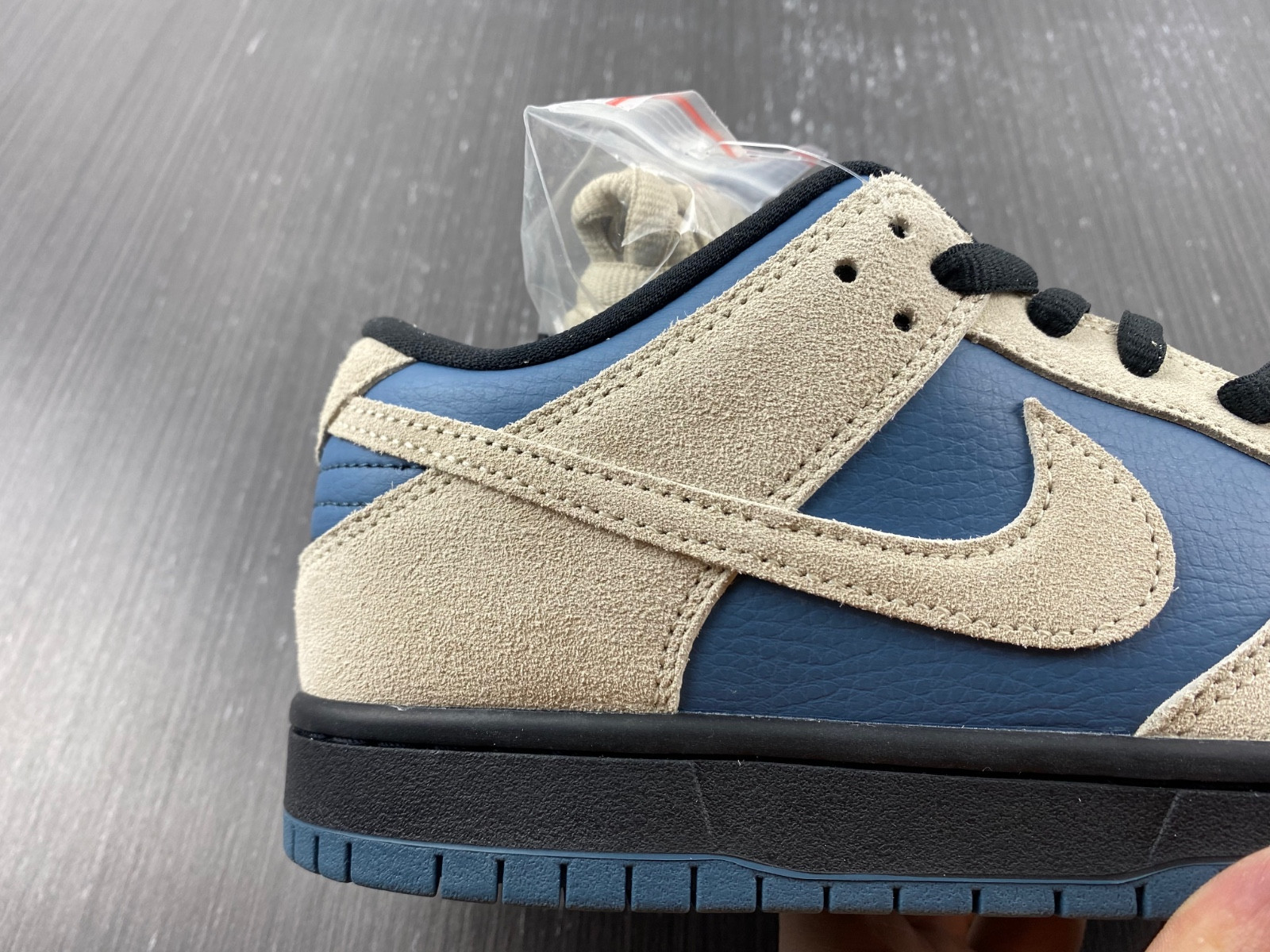 nike sb dunk low light cream thunderstorm bq6817-200