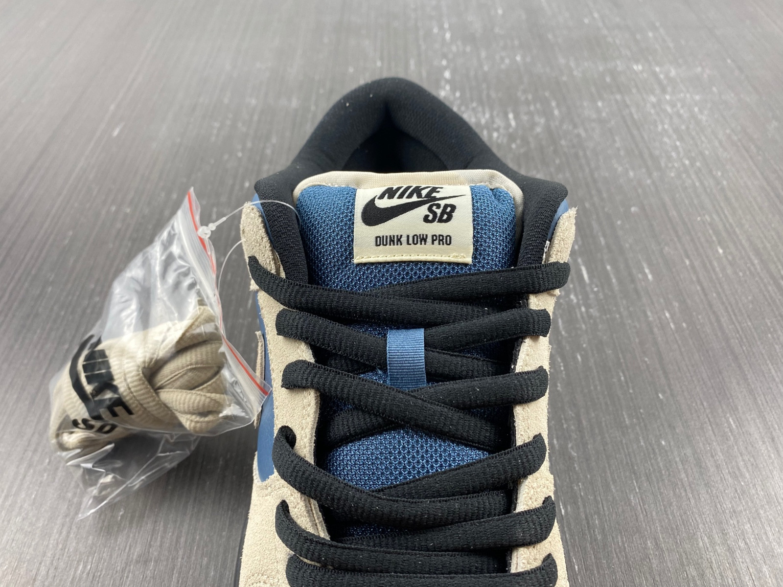 nike sb dunk low light cream thunderstorm bq6817-200