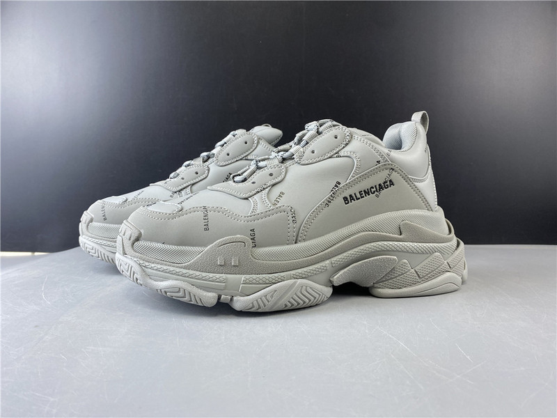 Ba*len*cia*ga triple s