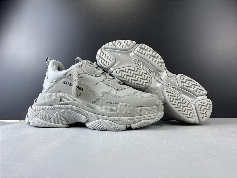 Ba*len*cia*ga triple s