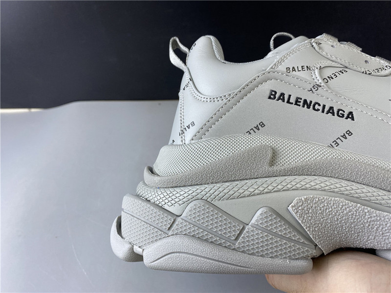 Ba*len*cia*ga triple s