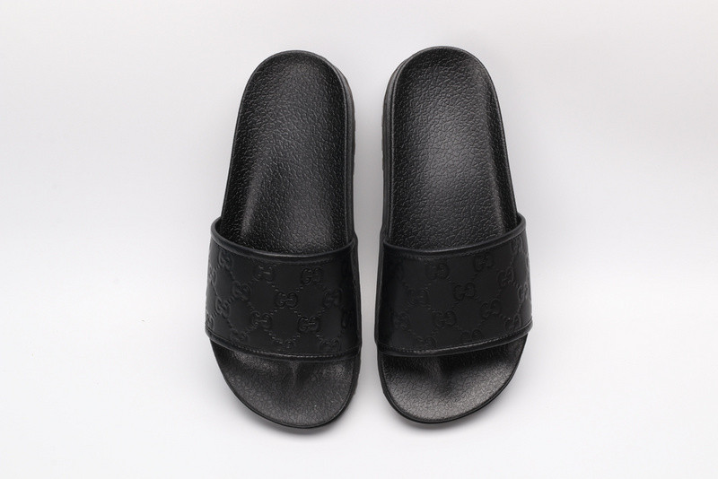 G*u*i slides all black