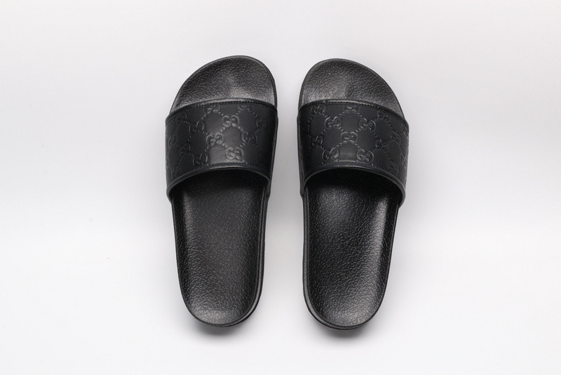 G*u*i slides all black