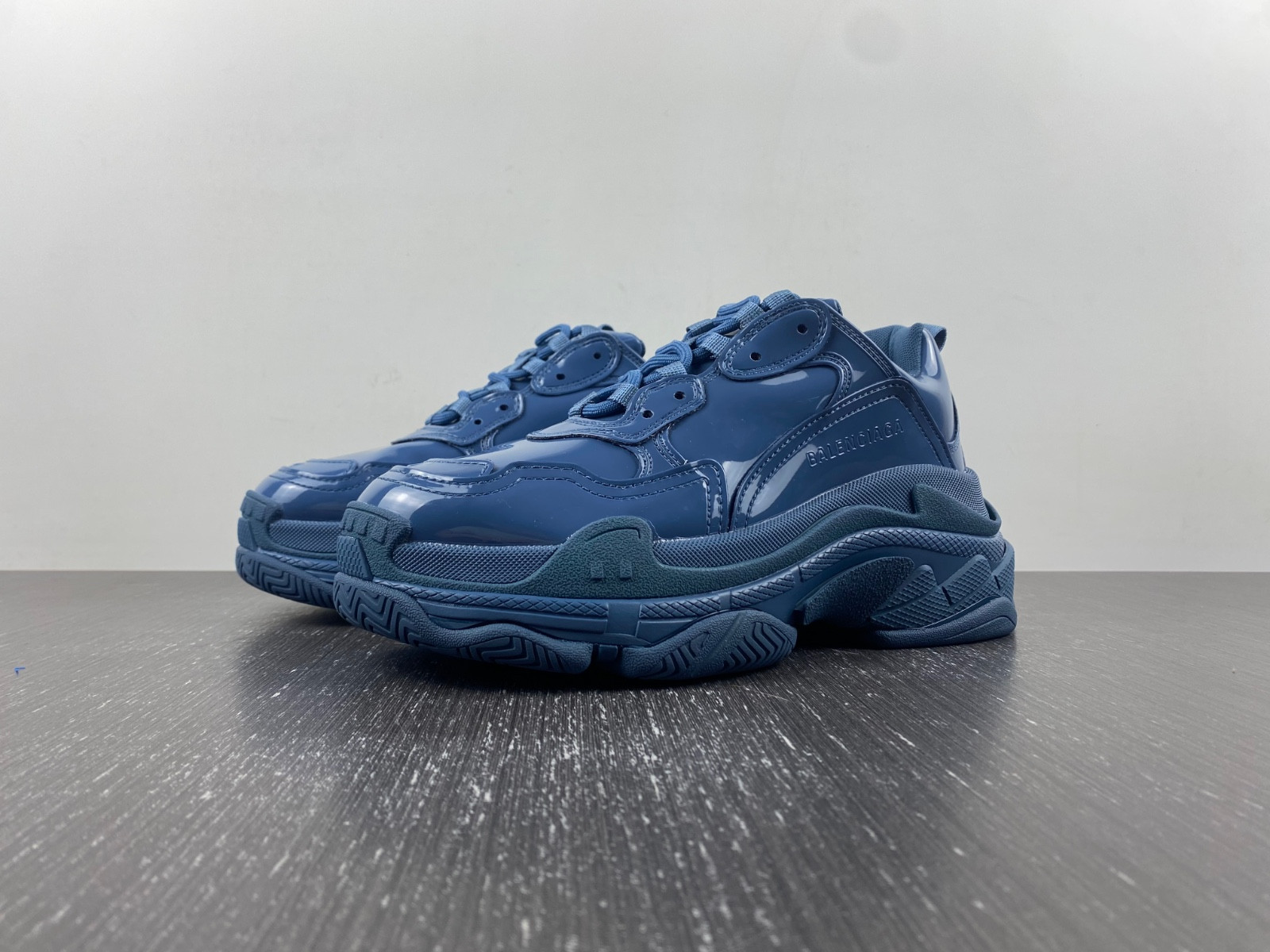 Ba*len*cia*ga triple s